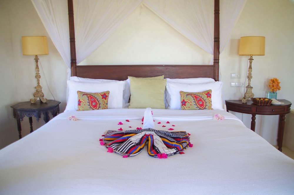 QAMBANI LUXURY RESORT