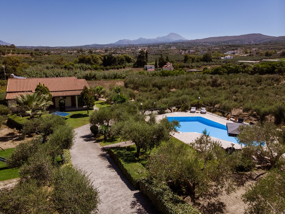 Villas Lefkothea