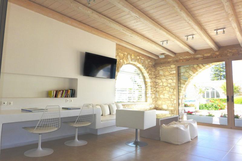 Amaryllis Beach Hotel